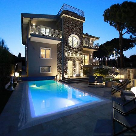 B&B Bellavista Exclusive In Zona Centrale Con Piscina Riscaldata E Jacuzzi Vista Lago Desenzano del Garda Exterior photo