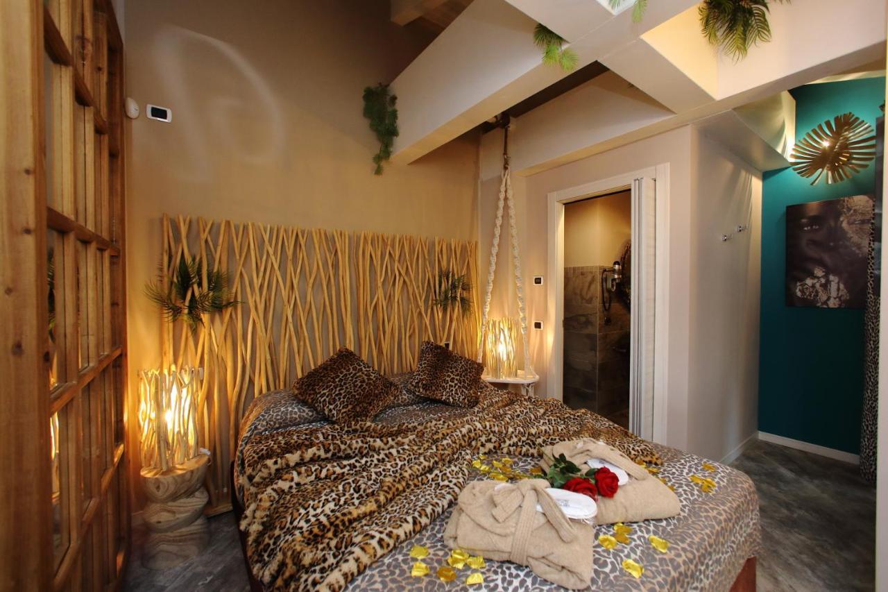 B&B Bellavista Exclusive In Zona Centrale Con Piscina Riscaldata E Jacuzzi Vista Lago Desenzano del Garda Exterior photo