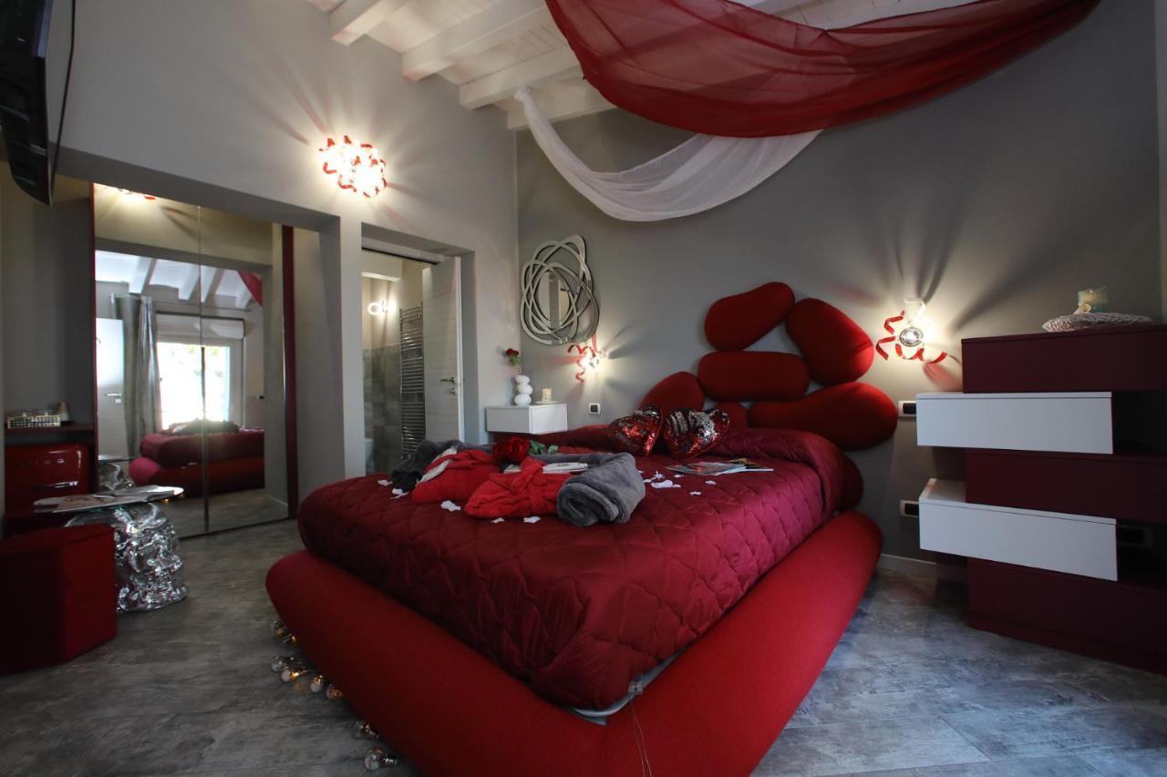B&B Bellavista Exclusive In Zona Centrale Con Piscina Riscaldata E Jacuzzi Vista Lago Desenzano del Garda Exterior photo