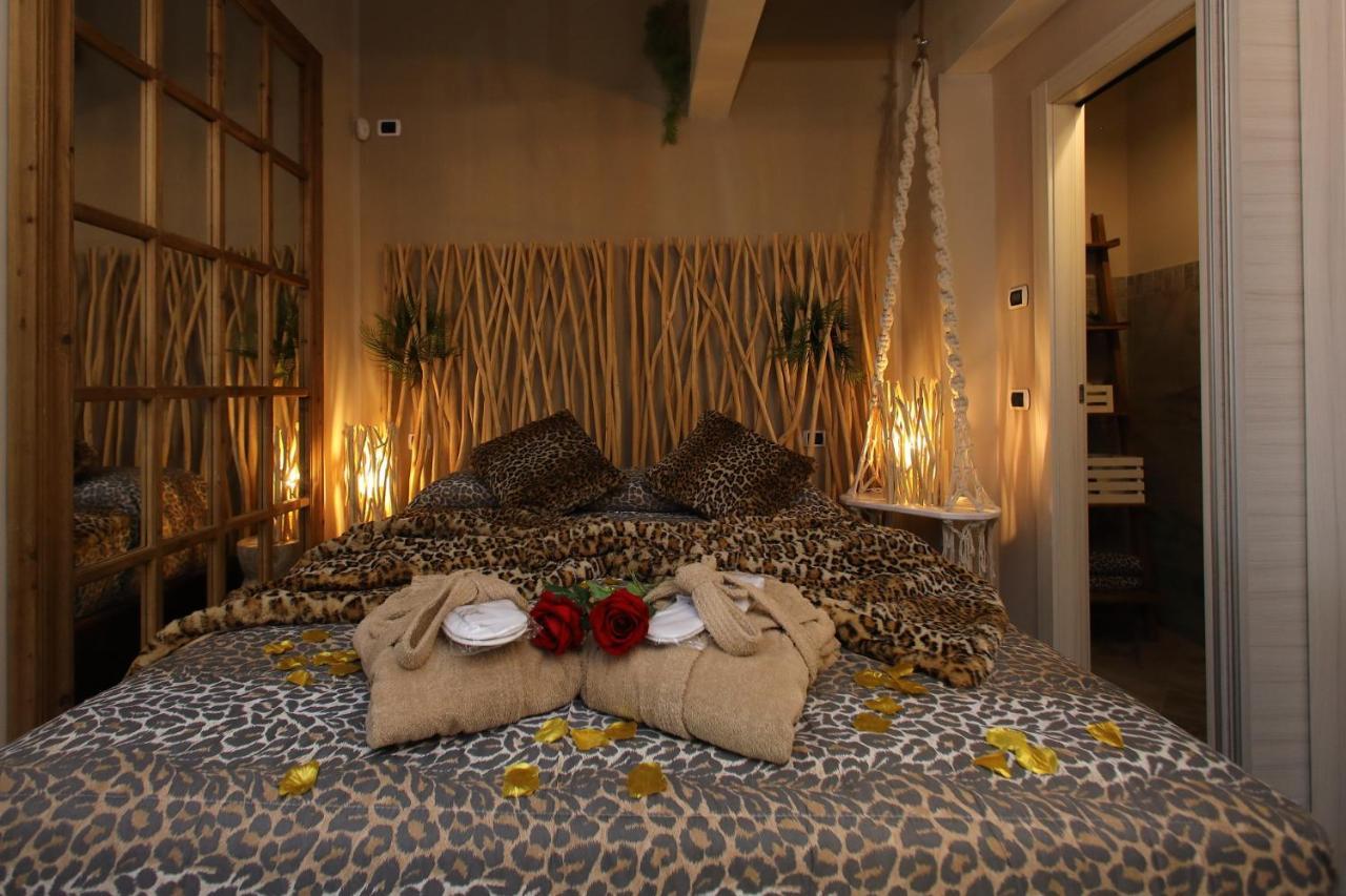 B&B Bellavista Exclusive In Zona Centrale Con Piscina Riscaldata E Jacuzzi Vista Lago Desenzano del Garda Exterior photo