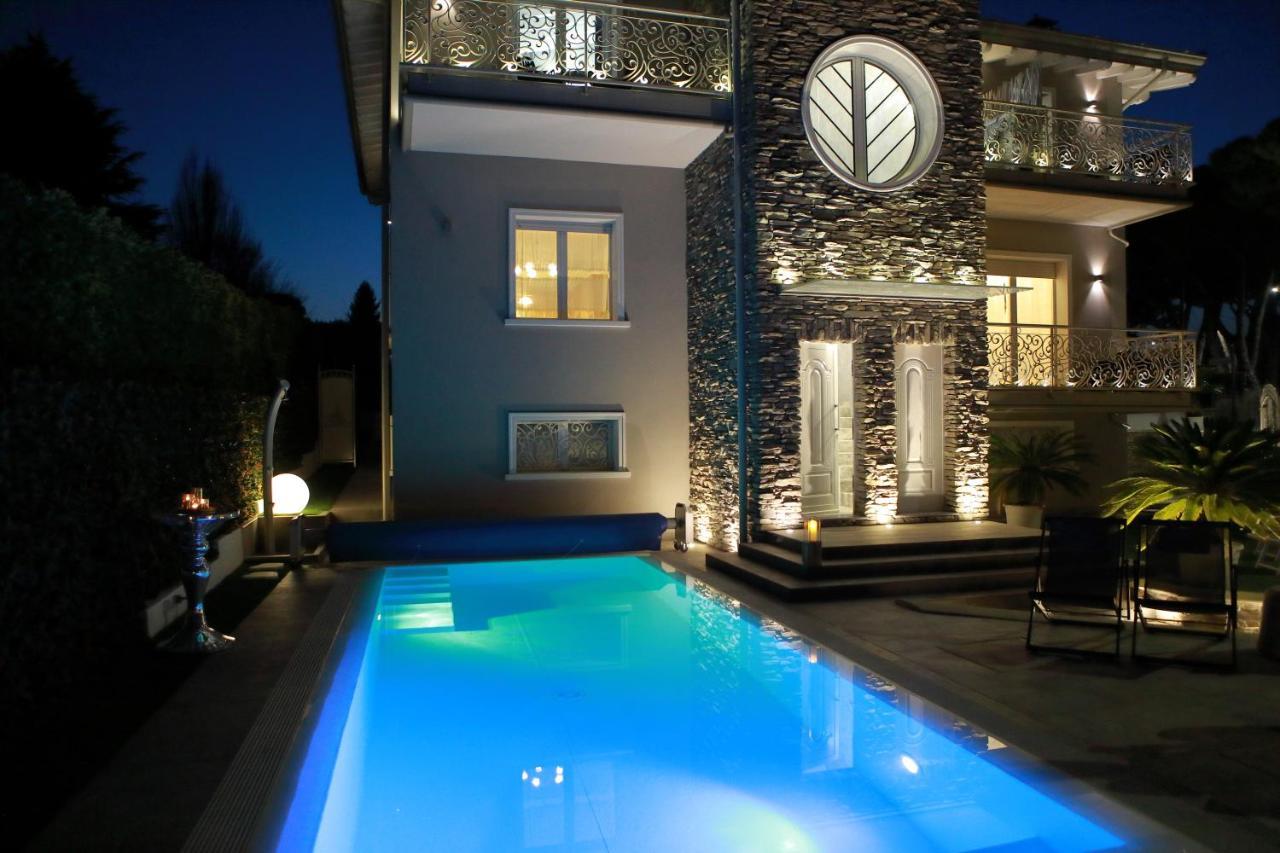 B&B Bellavista Exclusive In Zona Centrale Con Piscina Riscaldata E Jacuzzi Vista Lago Desenzano del Garda Exterior photo